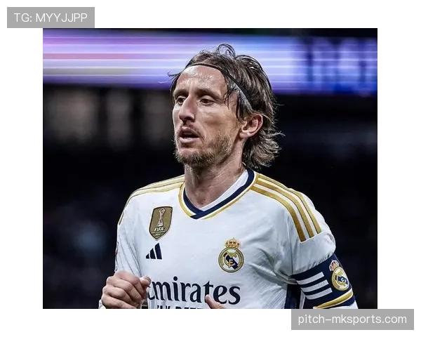 国家德比对阵巴萨中场：莫德里奇的经典表现