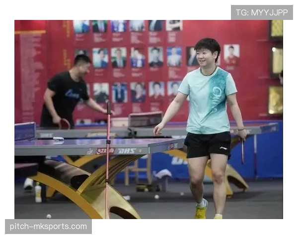 孙颖莎的行李箱里塞了三双球鞋，还有一堆没拆封的奢侈品小样