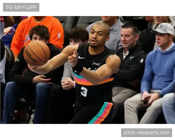 凯尔登·约翰逊无球切入效率提升，拉开马刺侧翼进攻空间