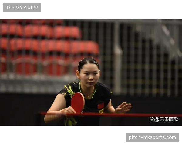 何卓佳私下穿得比赛场还飒，这姐是去打球还是走秀？